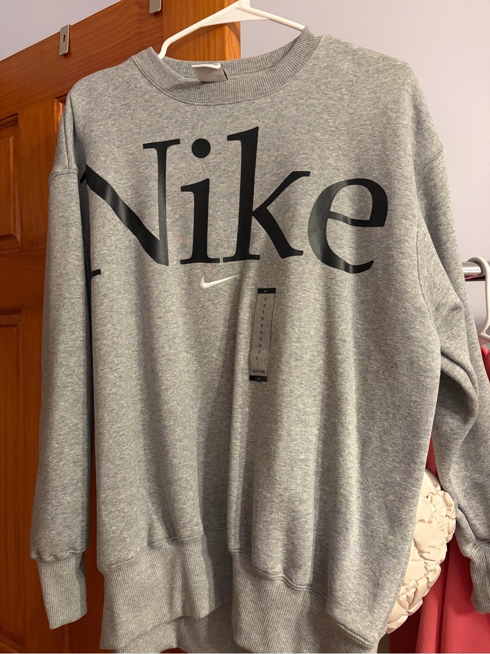 Grey Nike crewneck with tag, never worn, size small